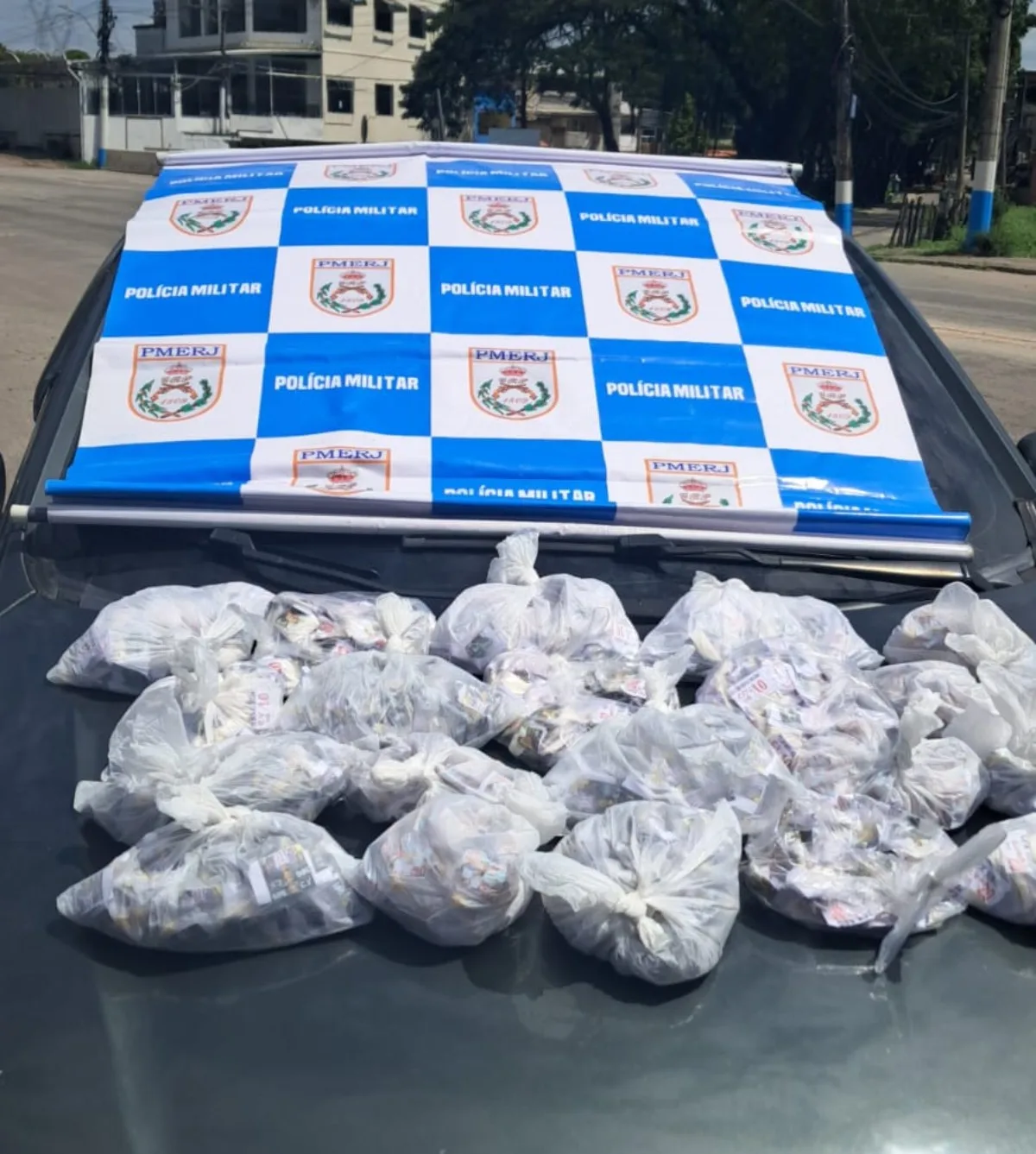 Homem é preso com cocaína e crack durante fiscalização em Paracambi
