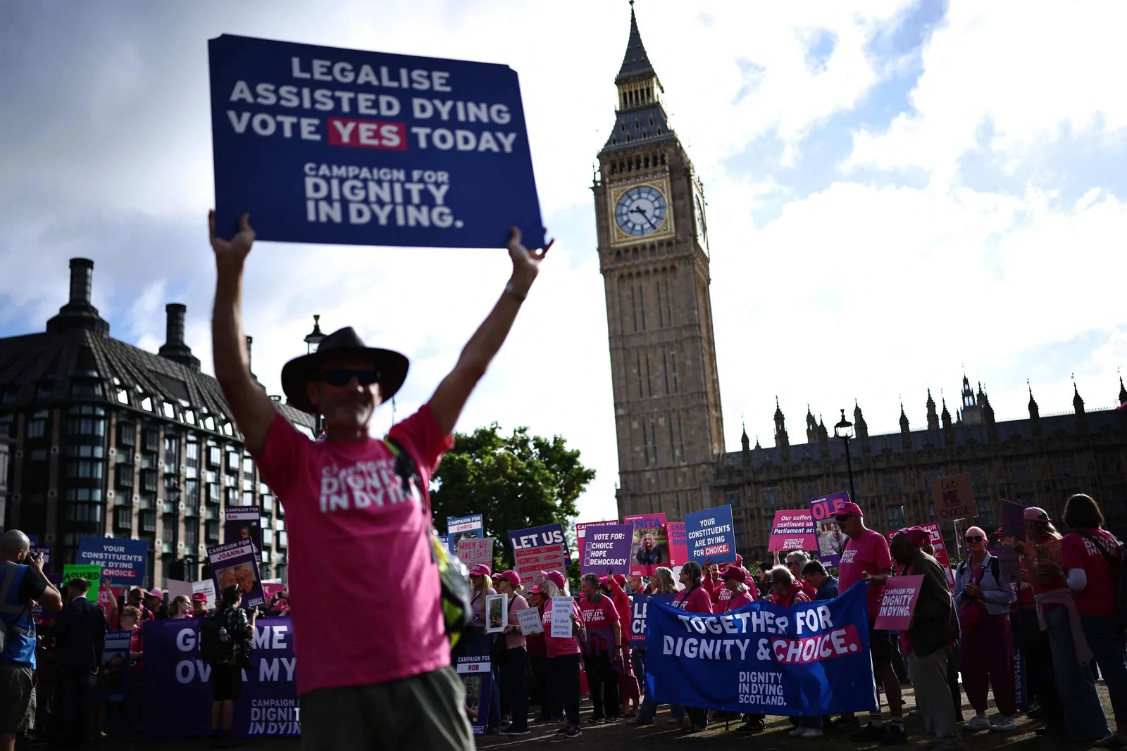 Deputados britânicos rejeitam projeto de ajuda para morrer por 286 votos a 270