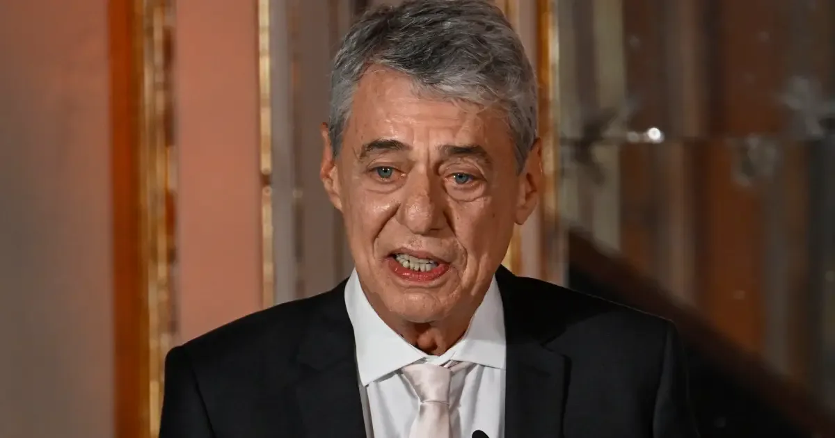 Caso envolvendo Chico Buarque é encaminhado à unidade de crimes digitais no Rio