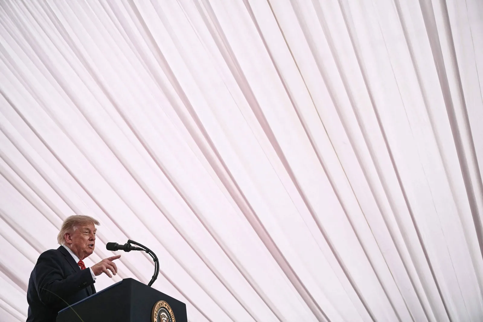 Trump afirma que houthis pediram para os EUA não intervir no conflito regional