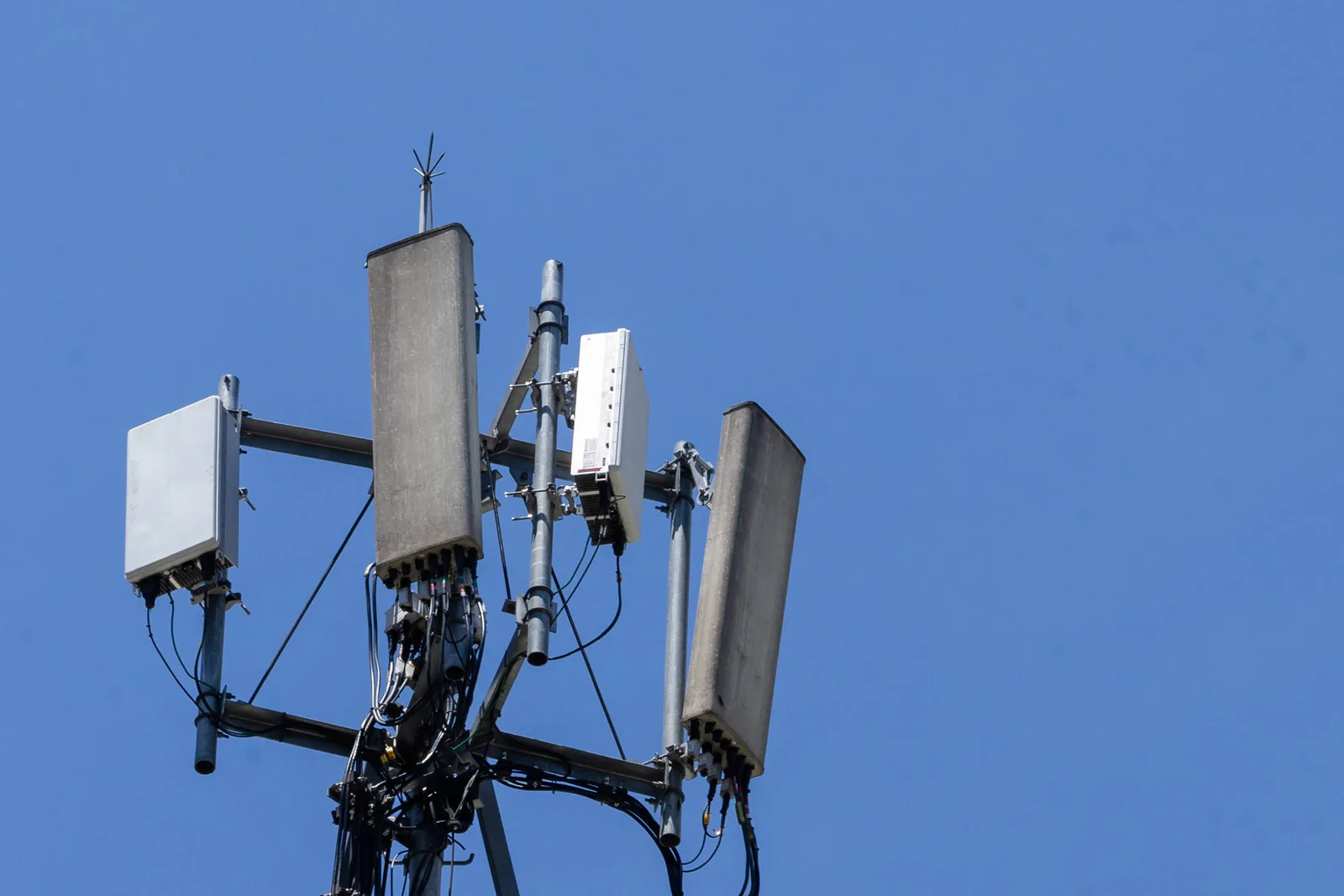 Anatel avalia divisão da faixa de 6 GHz entre redes móveis e Wi-Fi