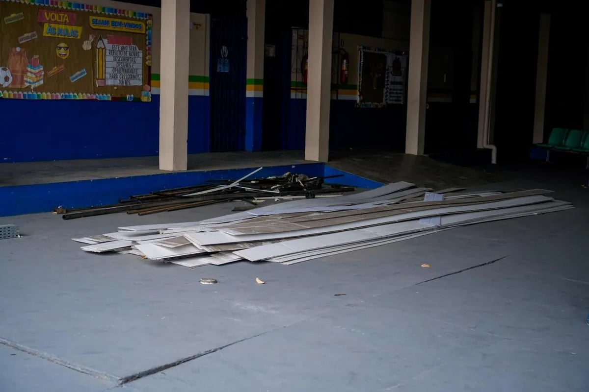 Problemas elétricos suspendem aulas em escola estadual de Manaus