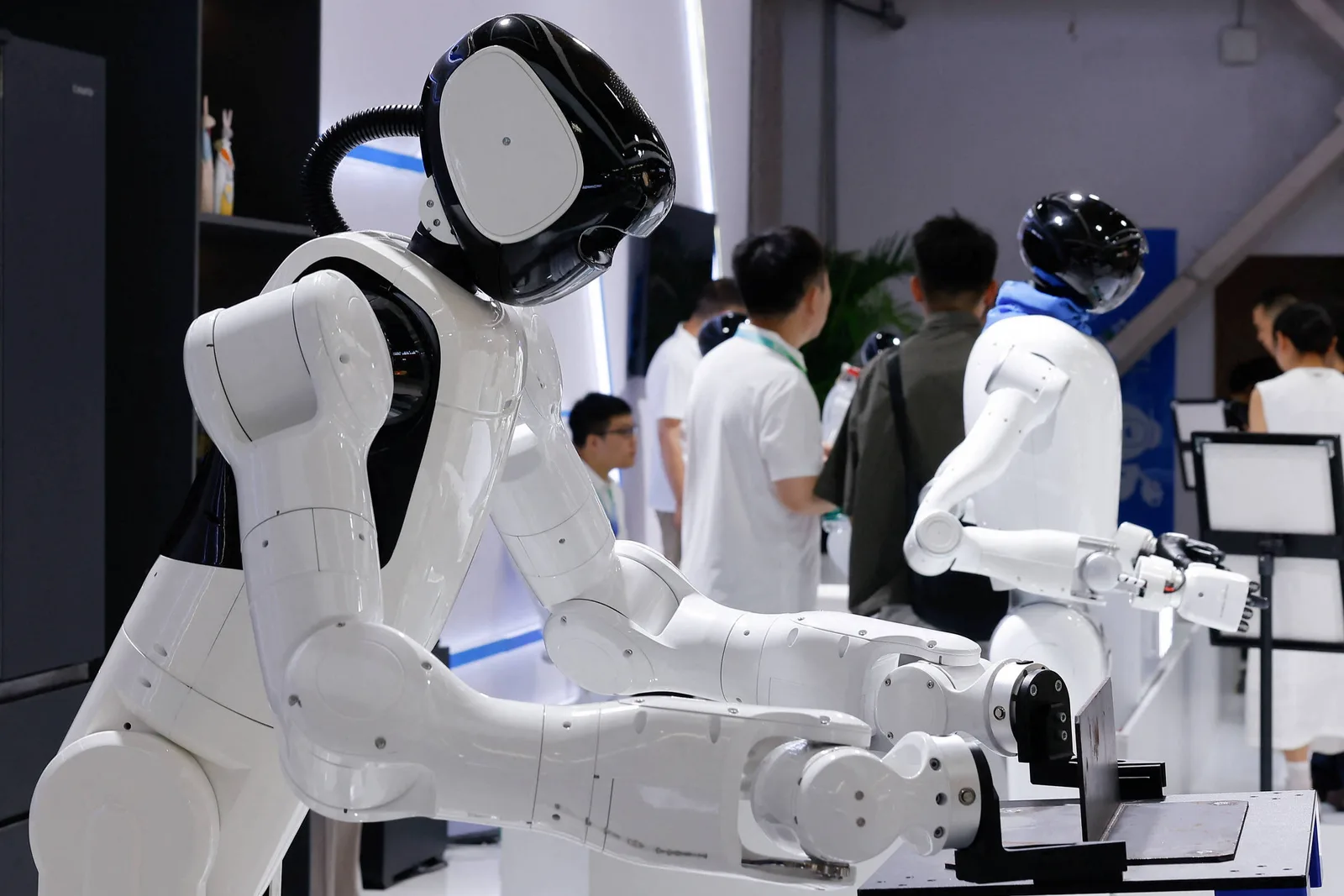 Robôs humanoides na China dependem de compras governamentais e enfrentam dúvidas sobre demanda