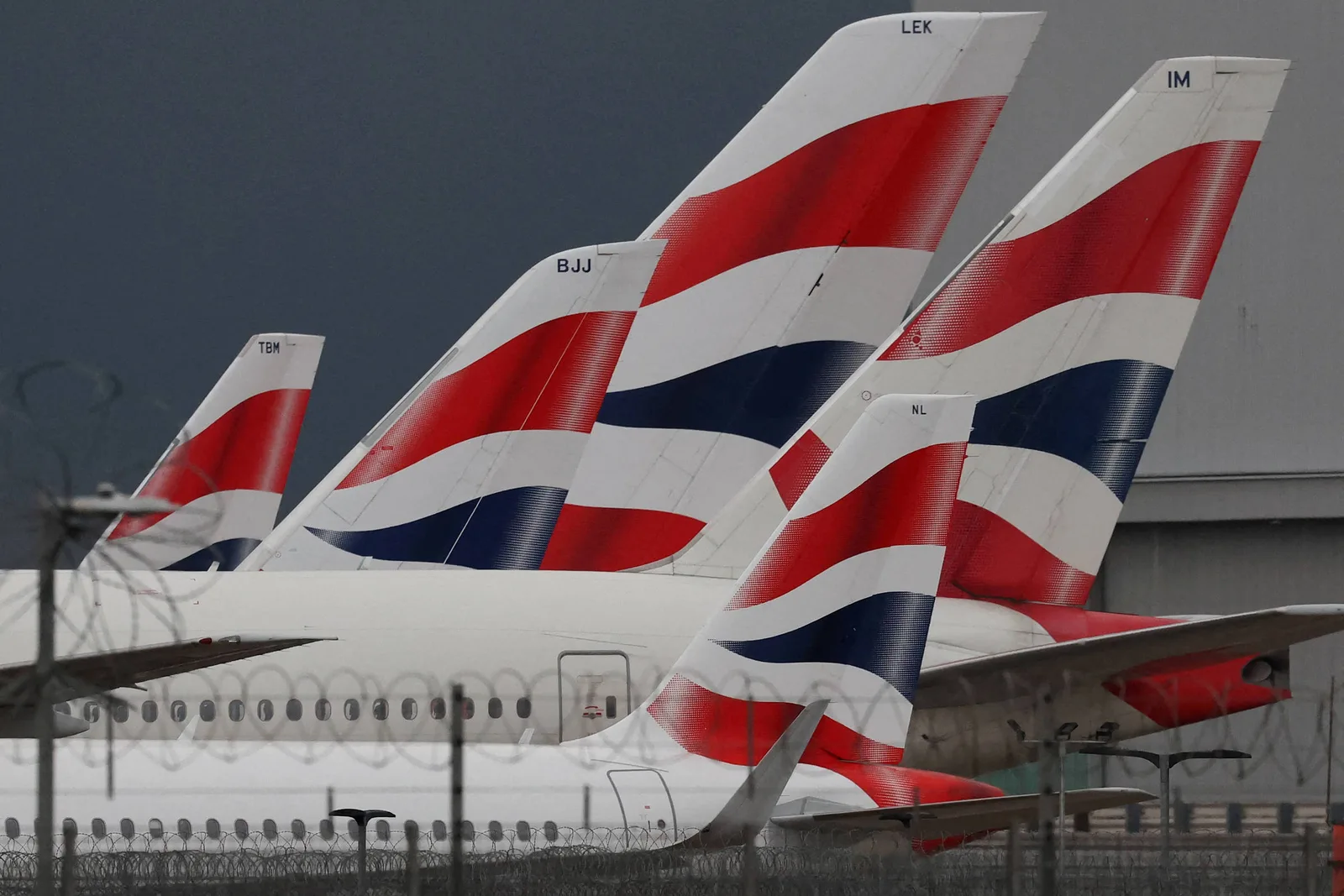 Alta do combustível leva aéreas a cortar capacidade e adiar pagamentos