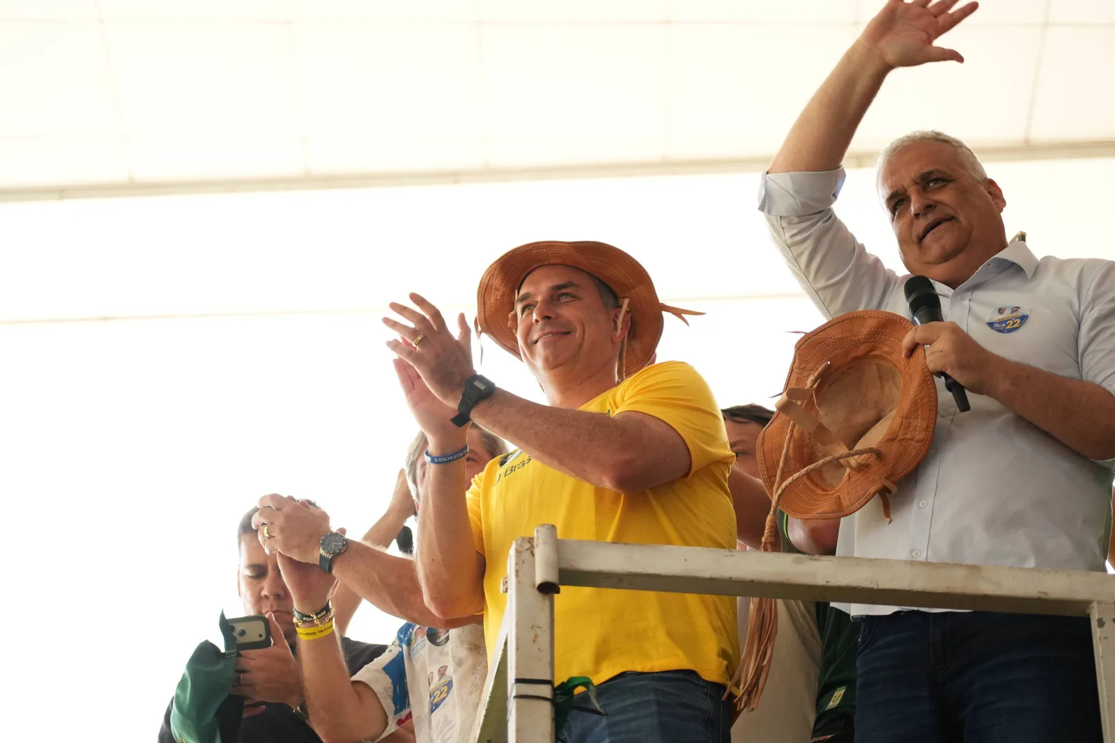 Direita amplia força eleitoral e fortalece Flávio Bolsonaro no segundo turno