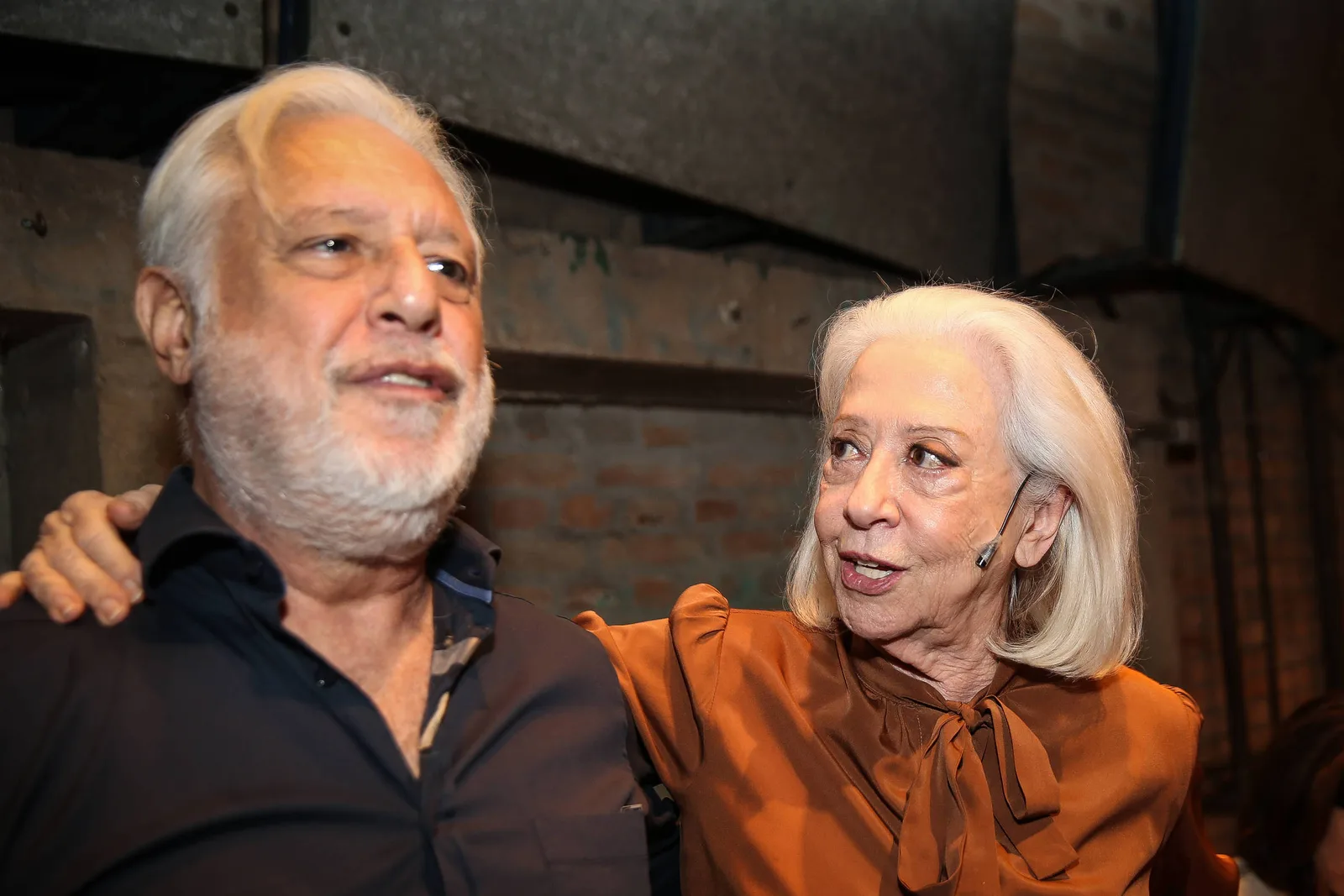 Artistas alertam para anúncios falsos de remédios contra Alzheimer