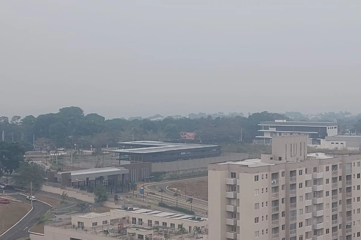 Fumaça impede sobrevoo de comitiva federal sobre Manaus