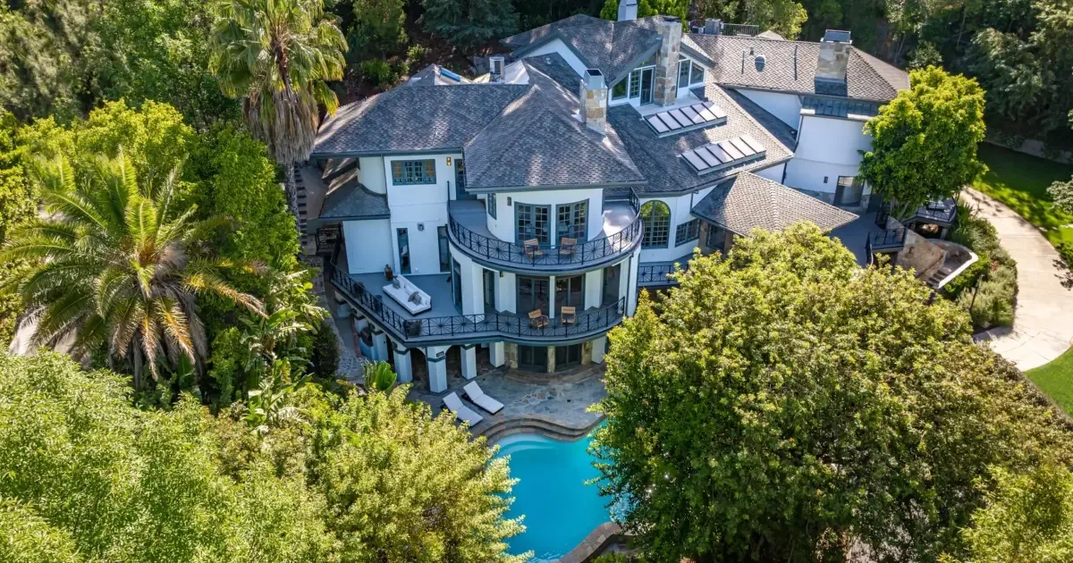Selena Gomez vende mansão em Los Angeles por US$ 5,39 milhões