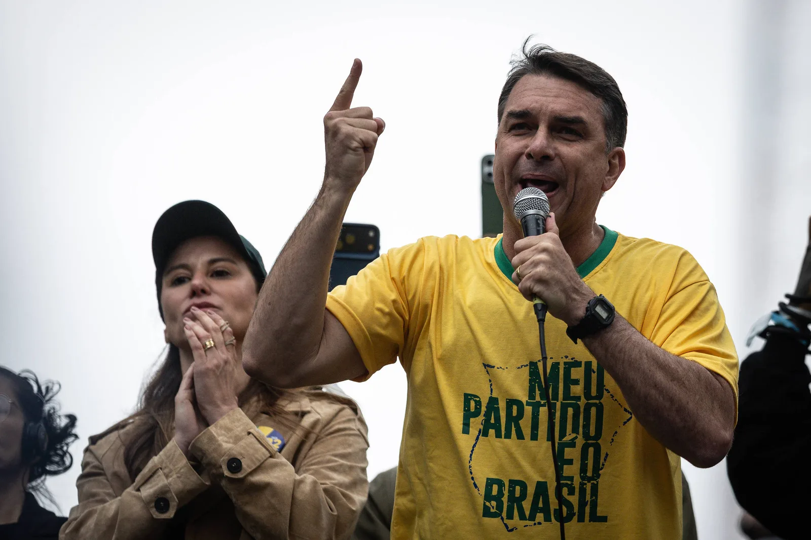 STF mantém afastamento de diretor da PF, e Flávio critica atuação da corporação