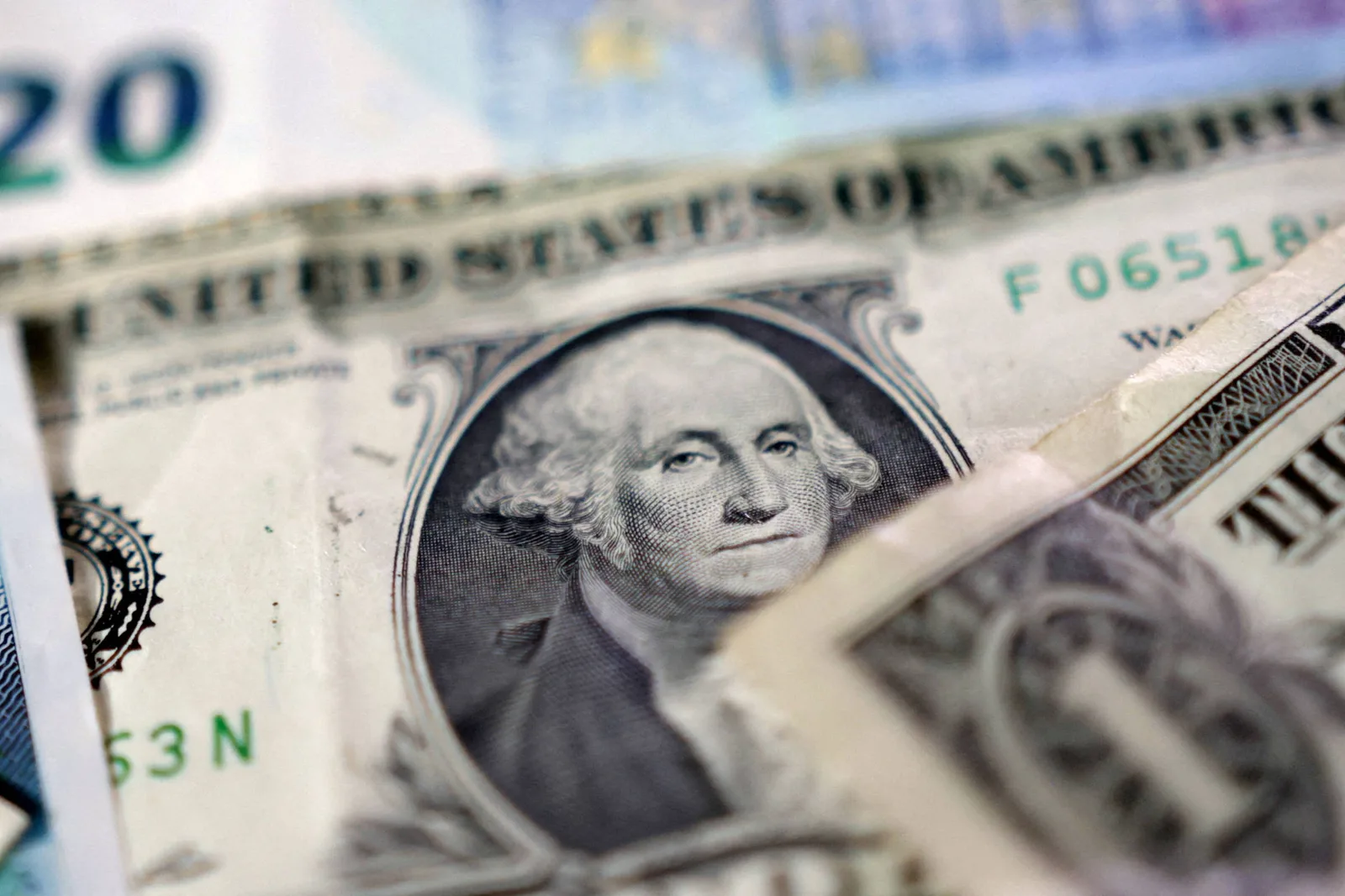 BC combina venda à vista e swap reverso de US$ 1 bilhão