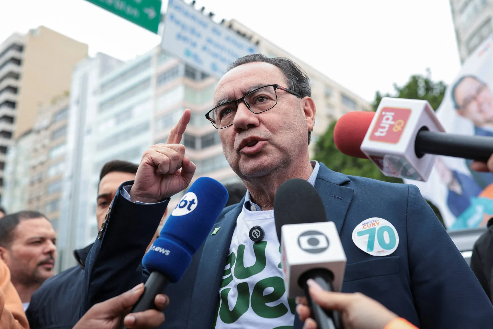 Augusto Cury defende investigação no STF durante ato de campanha no Rio