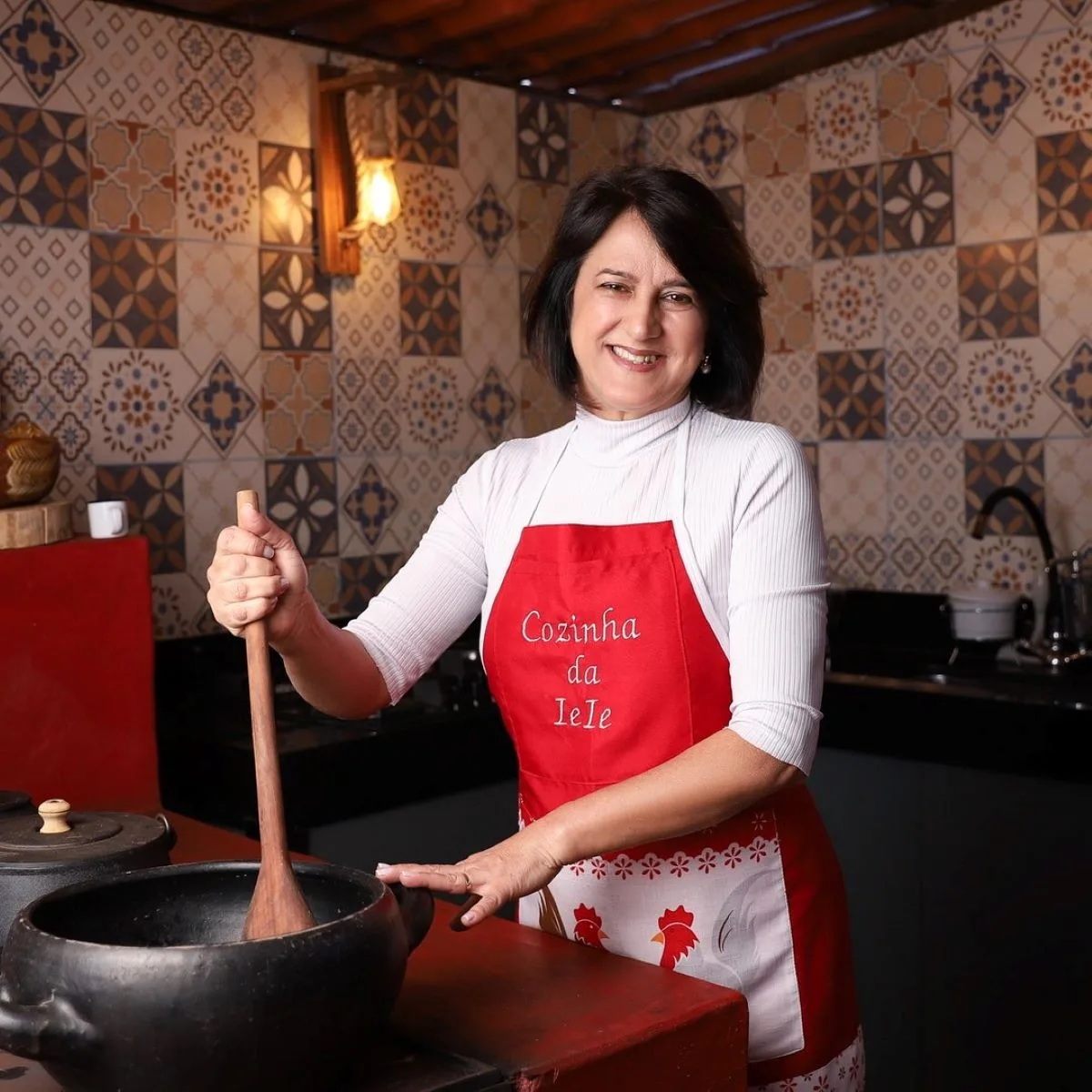 Edna Ribeiro transforma receitas de família em memória compartilhada na internet