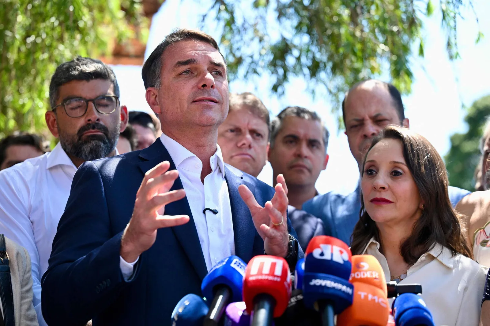 Podemos declara apoio a Flávio Bolsonaro no segundo turno