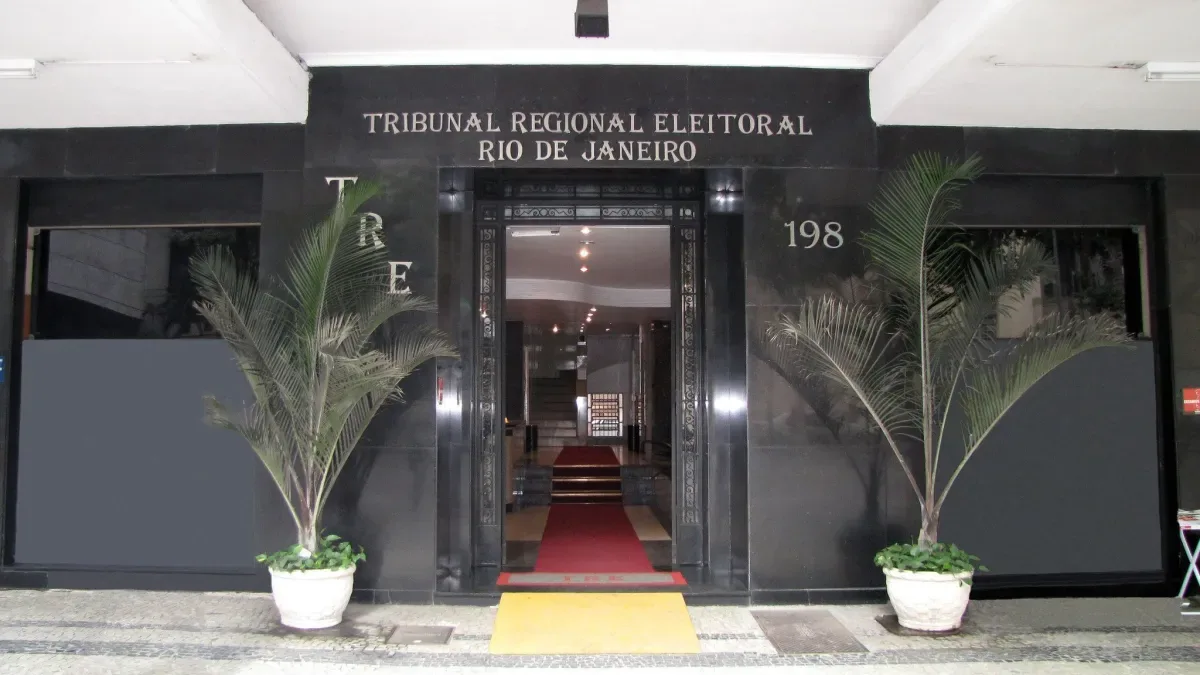 TRE-RJ rejeita quatro registros por vínculo com organizações criminosas