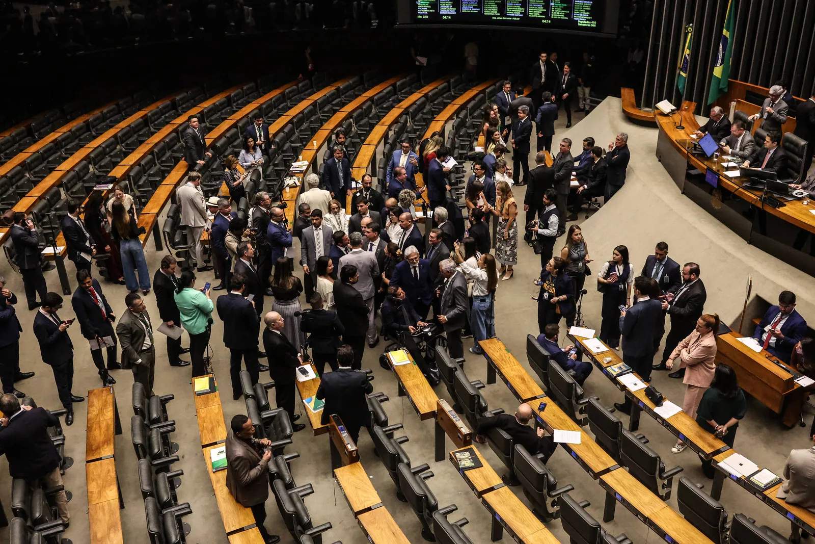 Câmara exerce funções de legislar, fiscalizar o governo e aprovar o Orçamento