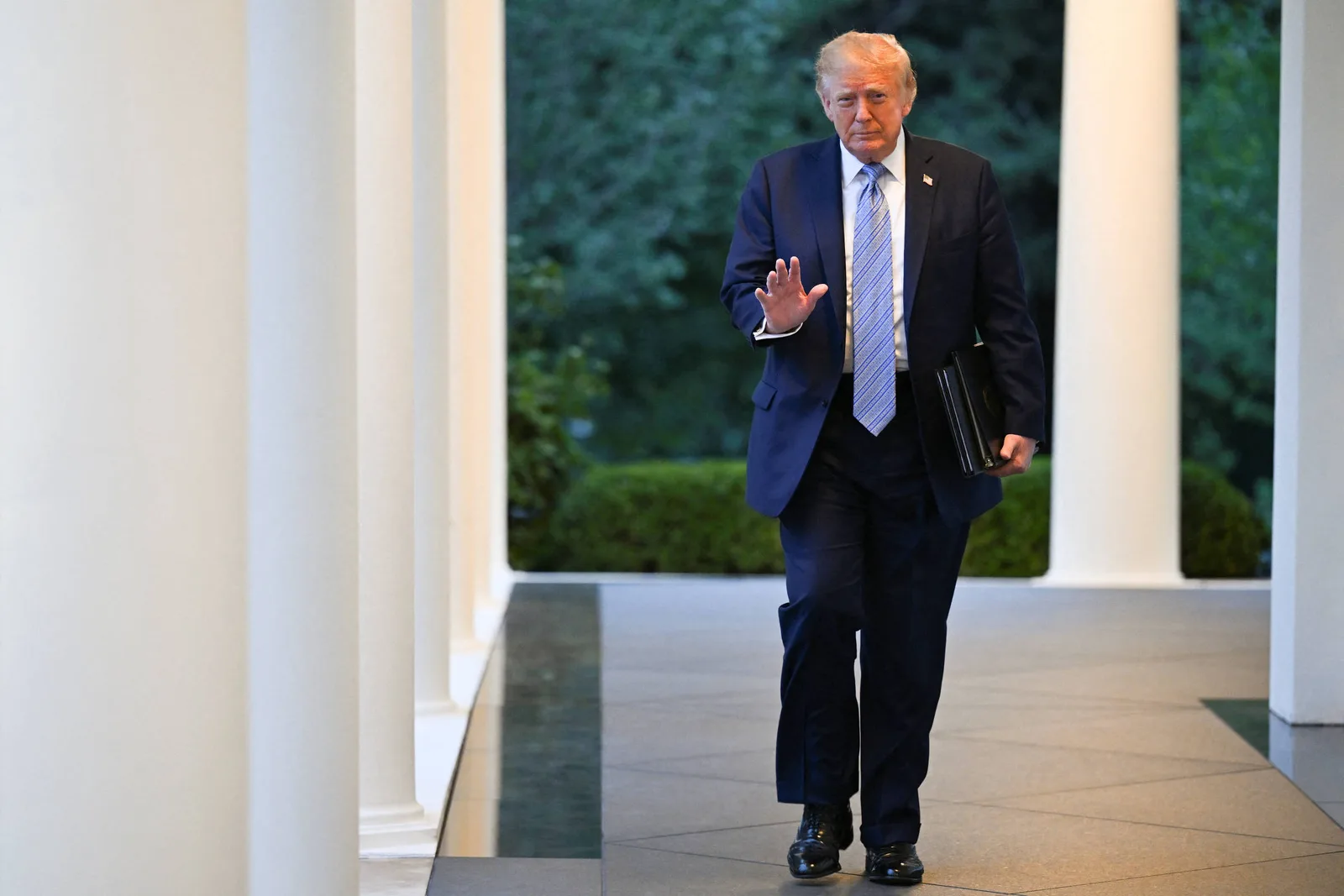 Trump ameaça ampliar veto a veículos de imprensa na Casa Branca