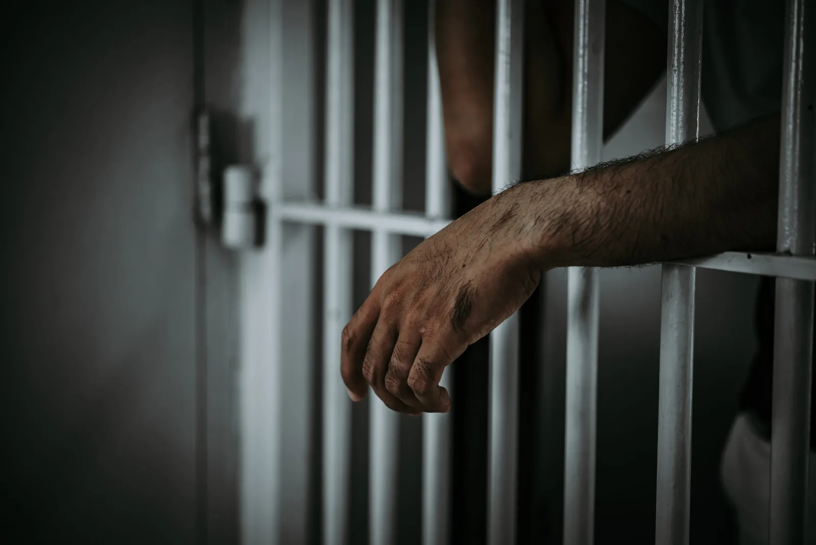 Família pede indenização após condenação anulada de homem menor de idade