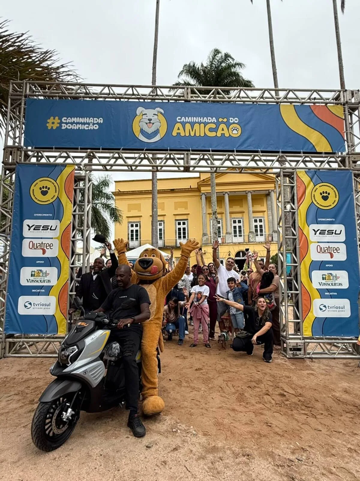 Caminhada do Amicão oferece serviços gratuitos e desfile de fantasias em Vassouras