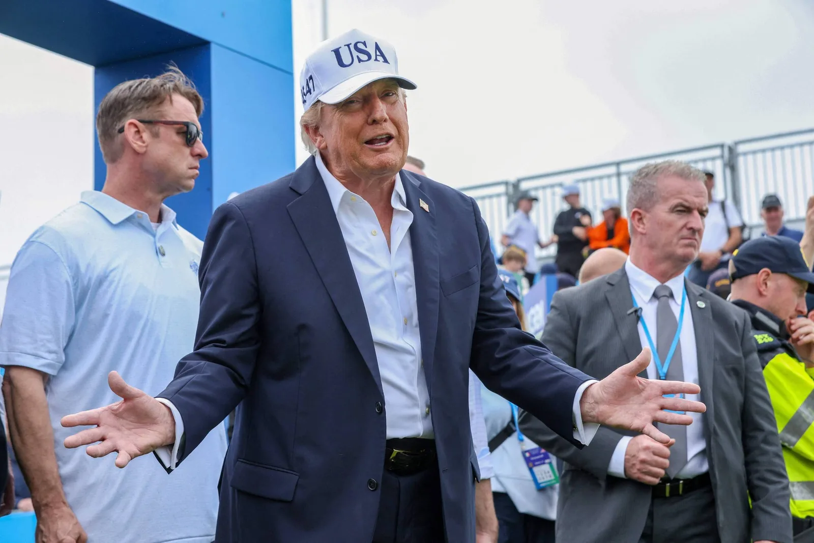 Pressão por controle da IA cresce, mas Trump rejeita desaceleração