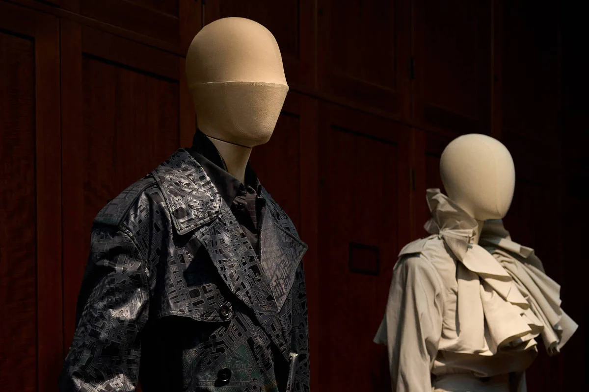 V&A apresenta mostra sobre a história e a fabricação do trench coat