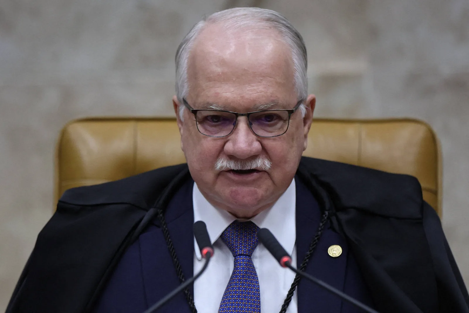 Fachin assume caso sobre Moraes e suspende apurações envolvendo Master e INSS