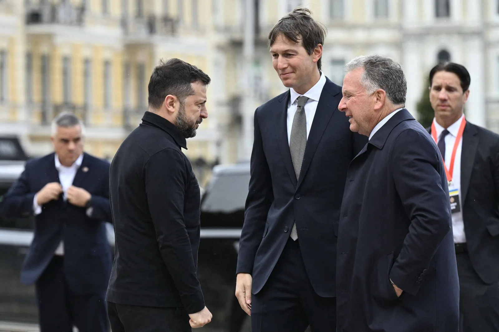 Enviados de Trump chegam a Kiev para retomar negociações com a Ucrânia