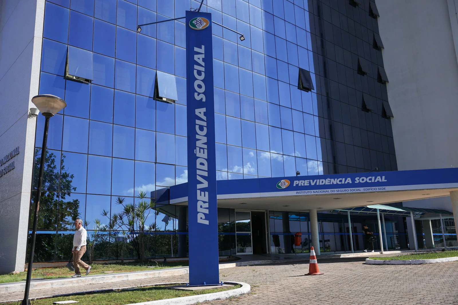 STF mantém no INSS definição do teto de juros do consignado