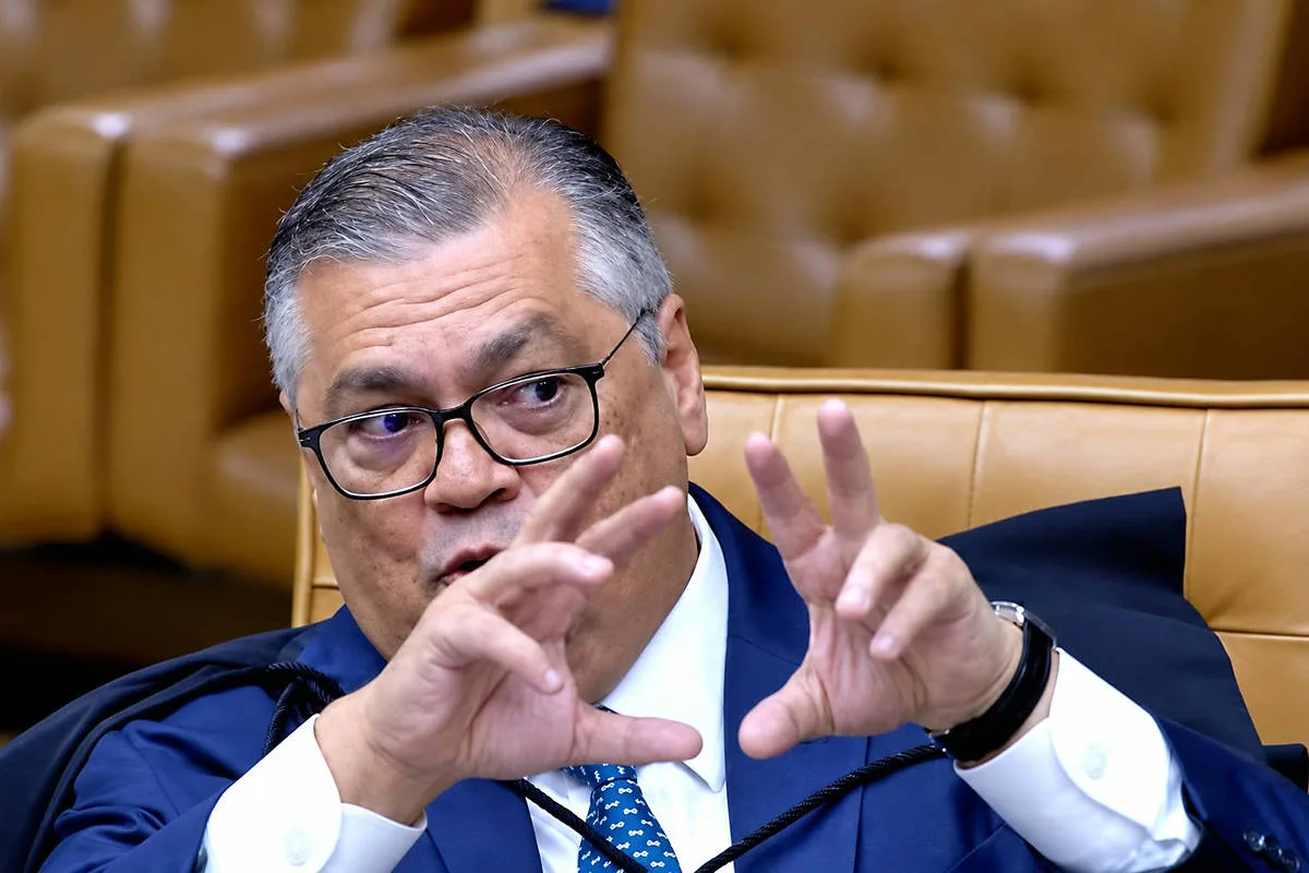 Pedido de vista de Dino adia análise sobre Moraes no STF