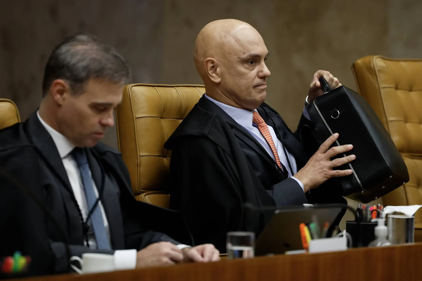 Crise envolvendo Moraes amplia incertezas para Lula e Flávio Bolsonaro