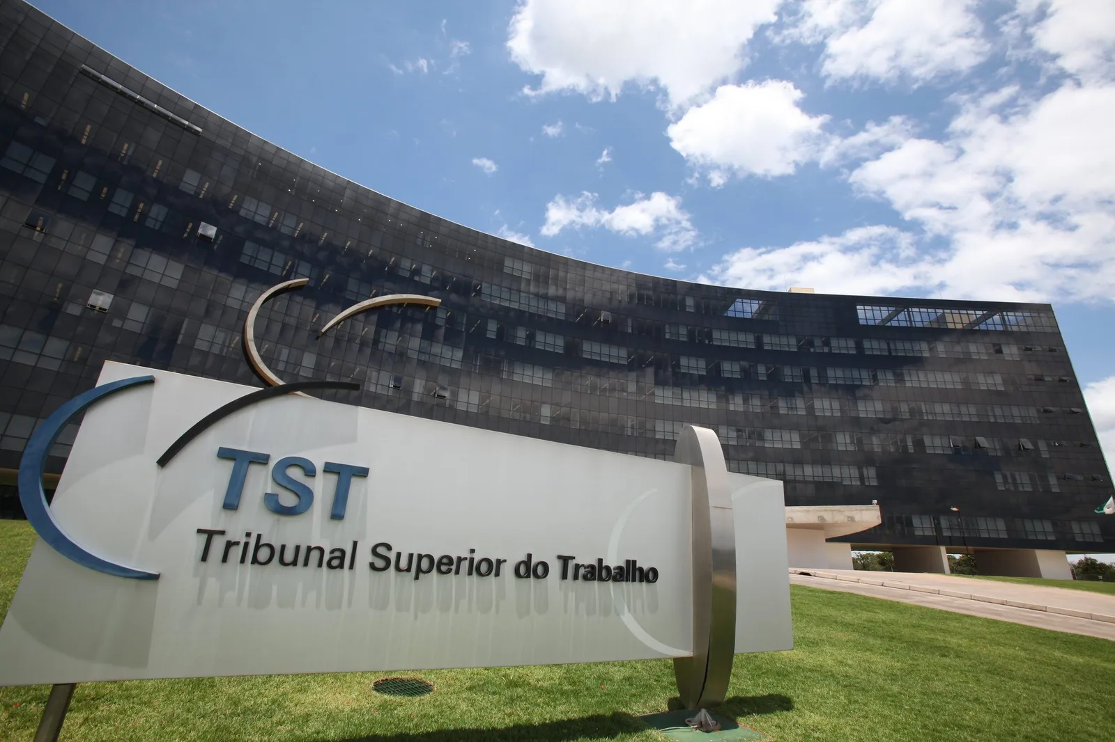TST decide que prescrição trabalhista depende de pedido da parte beneficiada
