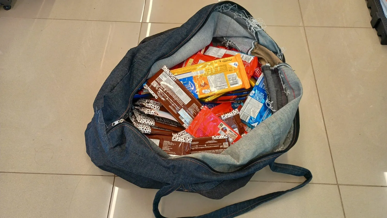 Rastreamento da PM leva à prisão de suspeito após furto de chocolates em Uberlândia