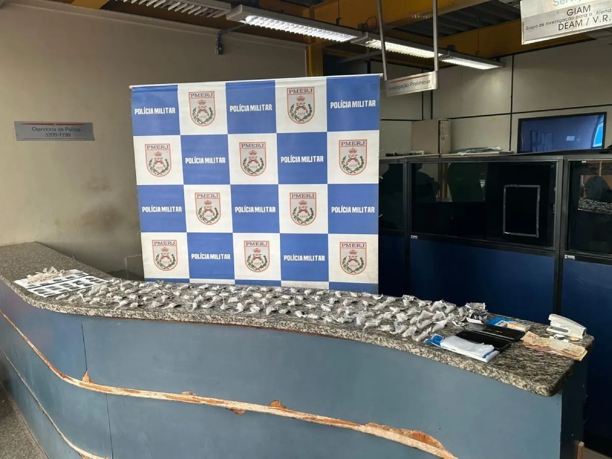 Suspeitos são autuados após apreensão de drogas em Barra Mansa