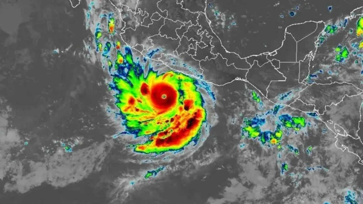Polo se aproxima do México após rápida intensificação no Pacífico
