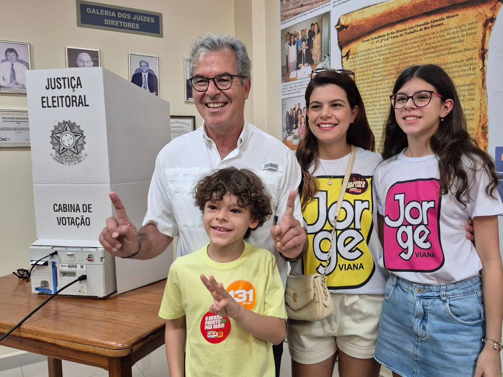 Votação no Acre terá duas escolhas para o Senado; Jorge Viana vota em Rio Branco