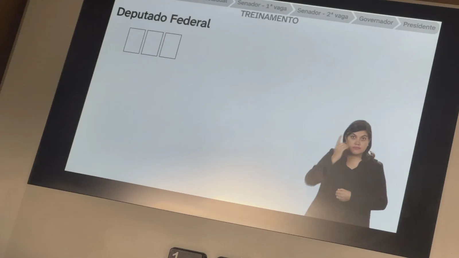 Decisões para Senado e Câmara ficam para os últimos dias, mostram pesquisas