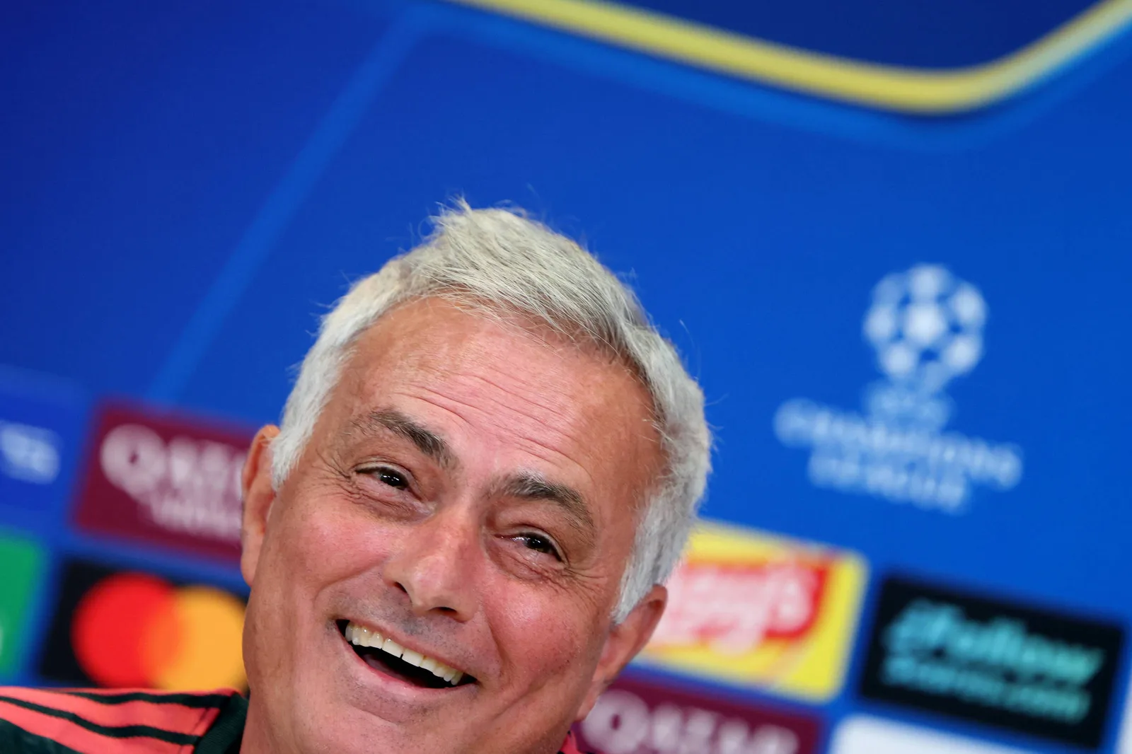 Mourinho assume Real Madrid com reforços e mira retorno ao topo europeu
