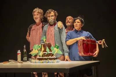 Grupo Galpão homenageia Teuda Bara com histórias e música em Santos