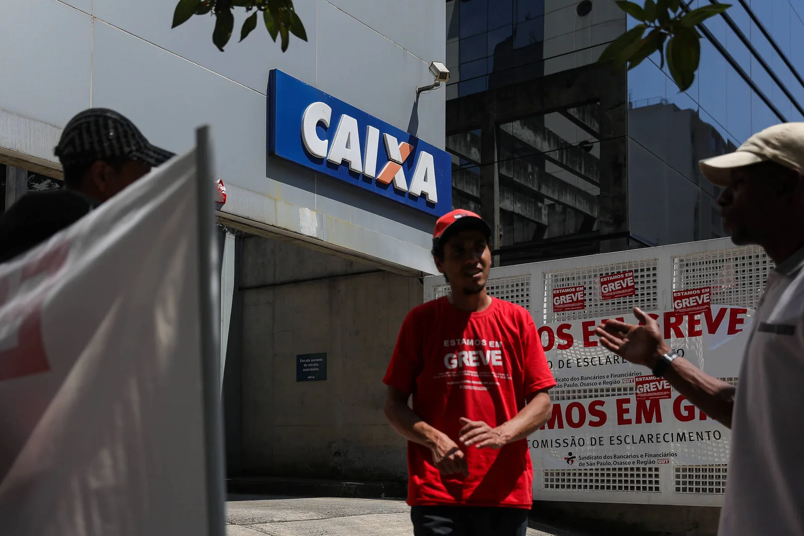 TST encerra greve na Caixa e fixa reajuste de 4,6% para salários e plano de saúde