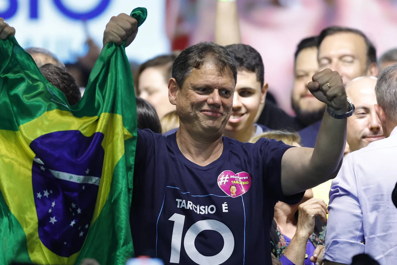 Tarcísio prevê saída de secretários para eventual governo de Flávio Bolsonaro