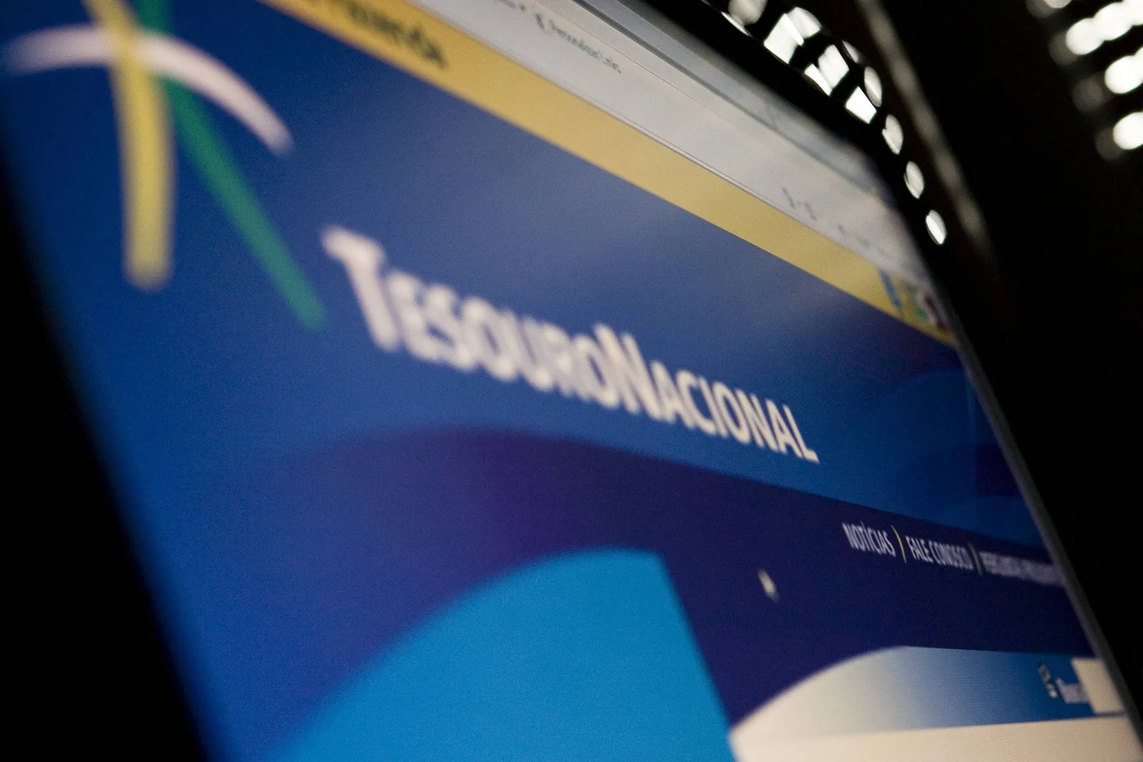 Bolsa bate recorde após eleição, enquanto Tesouro Direto interrompe operações