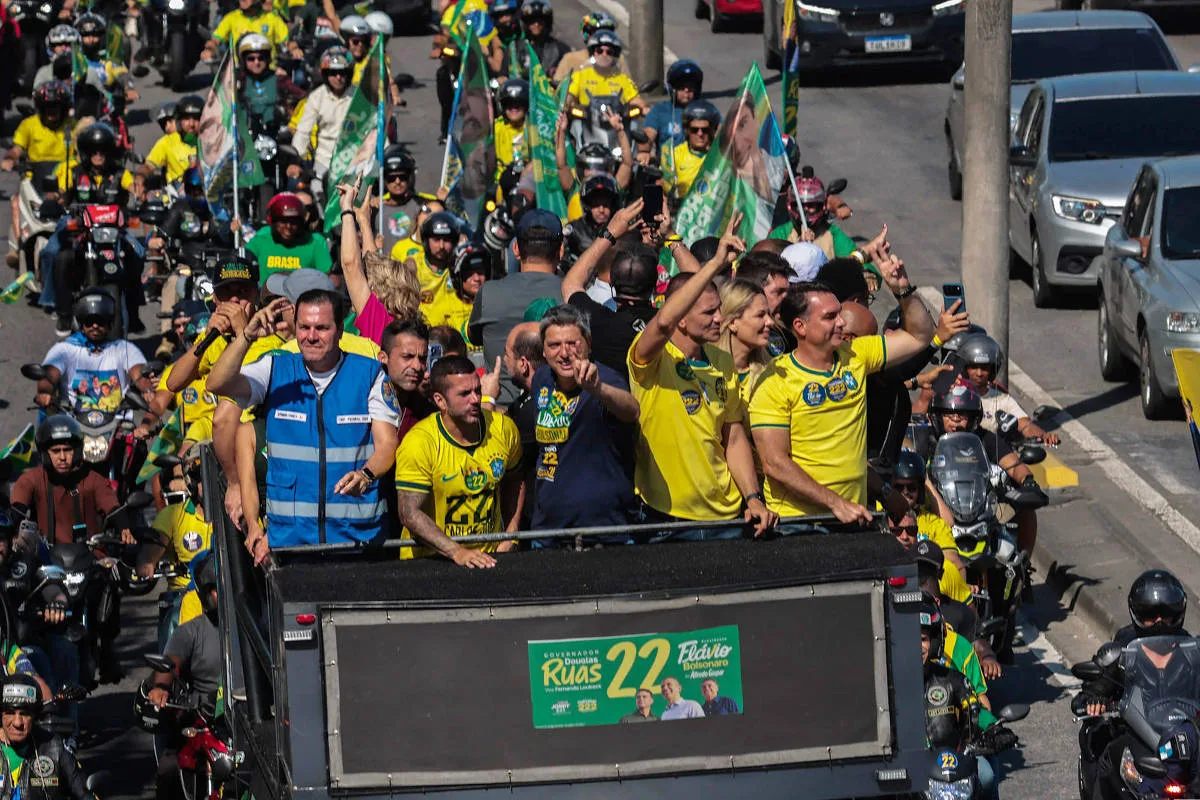 Flávio Bolsonaro critica regulamentação das bets e promete ações na segurança