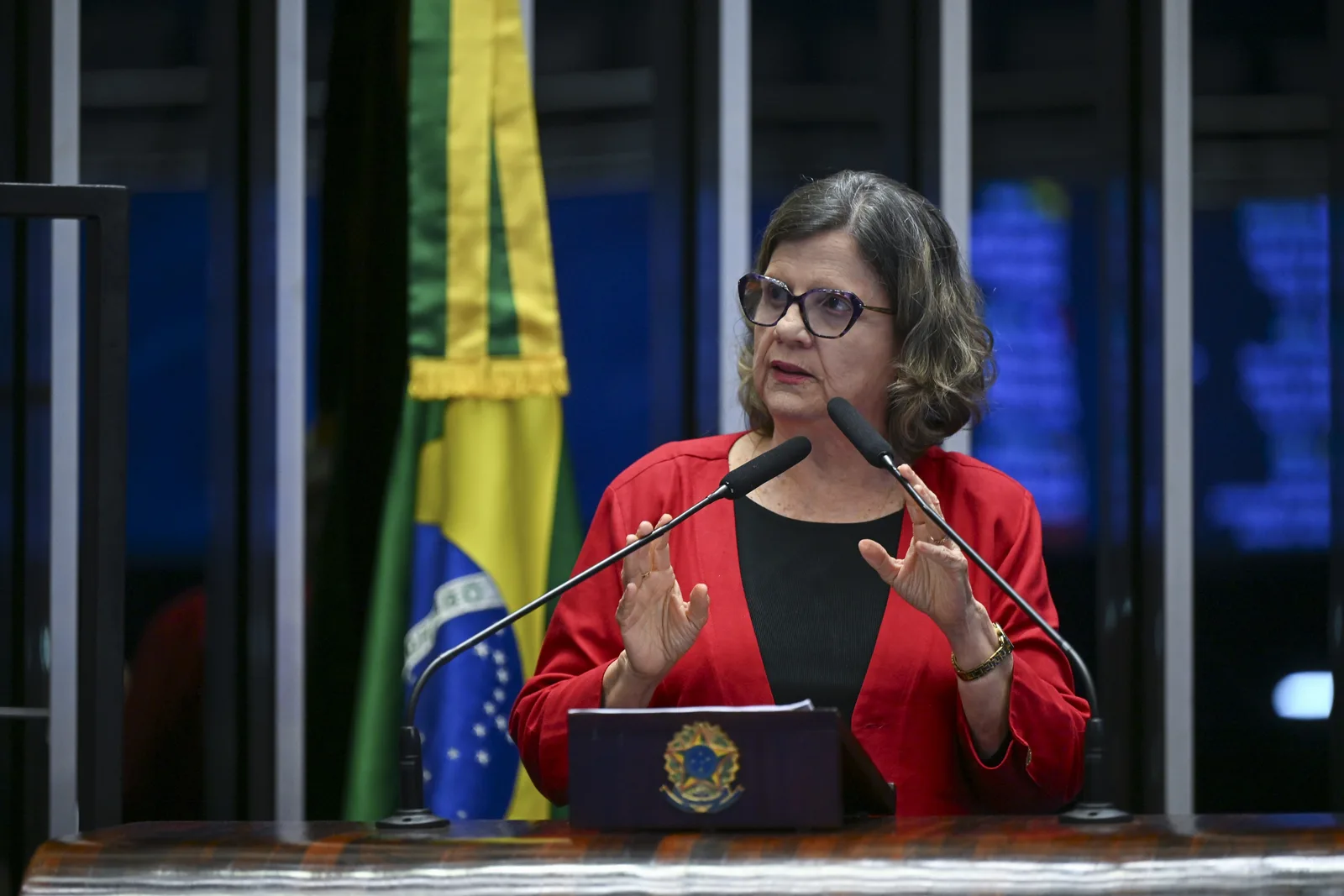 PEC prevê 40 horas semanais e dois dias de folga remunerada