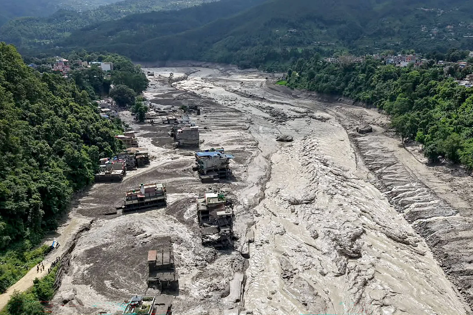 Nepal cobra responsabilidade global após desastre climático no Himalaia
