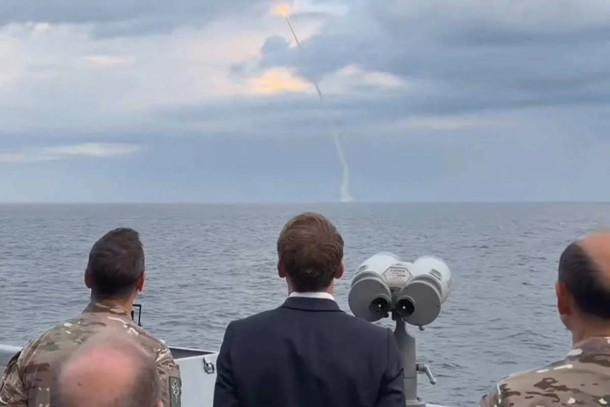 Macron acompanha primeiro teste desarmado do míssil francês M51.3