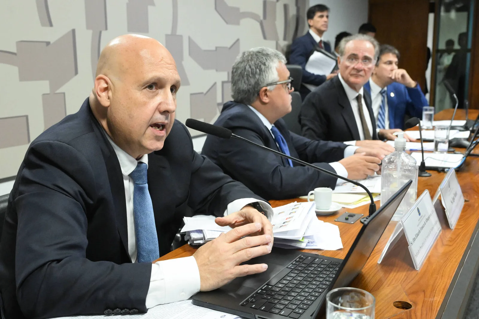 CVM tem 1.070 processos abertos e prevê força-tarefa com apoio de IA