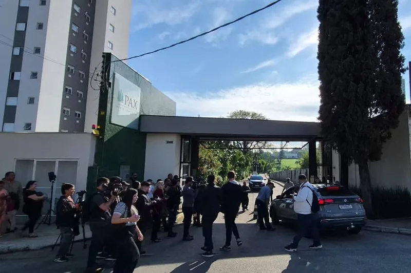 Velório de Rick Sollo começa em cemitério de Sorocaba
