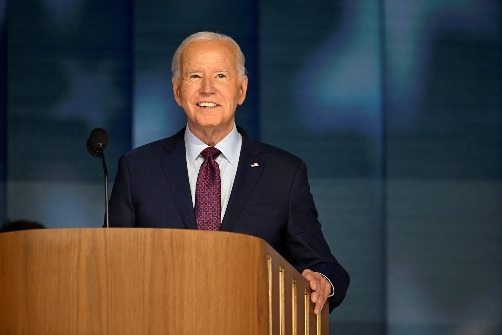 Biden afirma que radioterapia controlou câncer de próstata