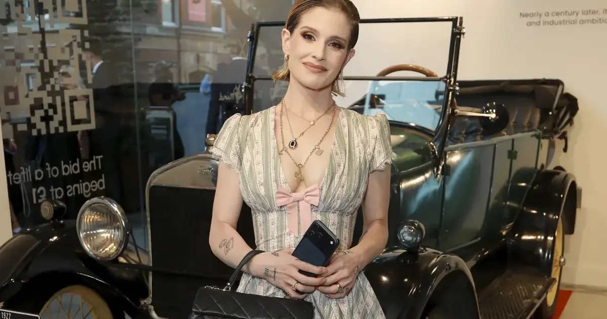 Kelly Osbourne diz não ver chance de reatar com a irmã Aimee