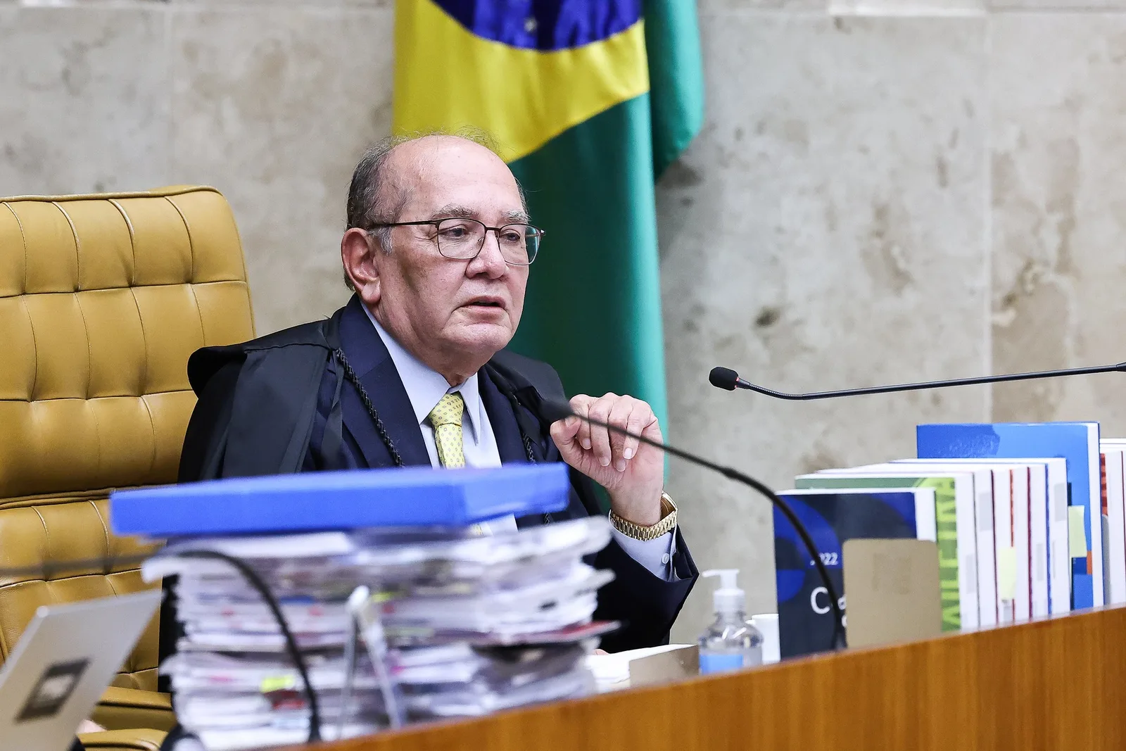 Gilmar cobra compartilhamento de arquivos do celular de Vorcaro no STF