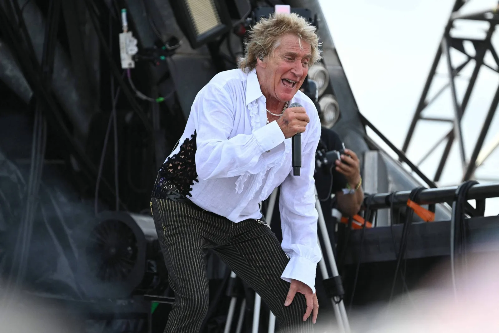 Rod Stewart anuncia última turnê de rock para 2027